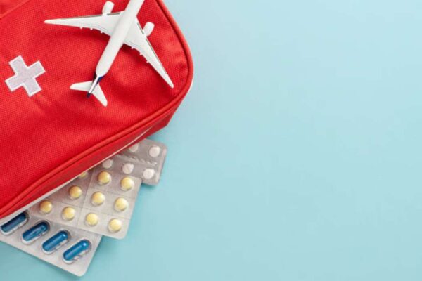 Quels médicaments emporter en avion