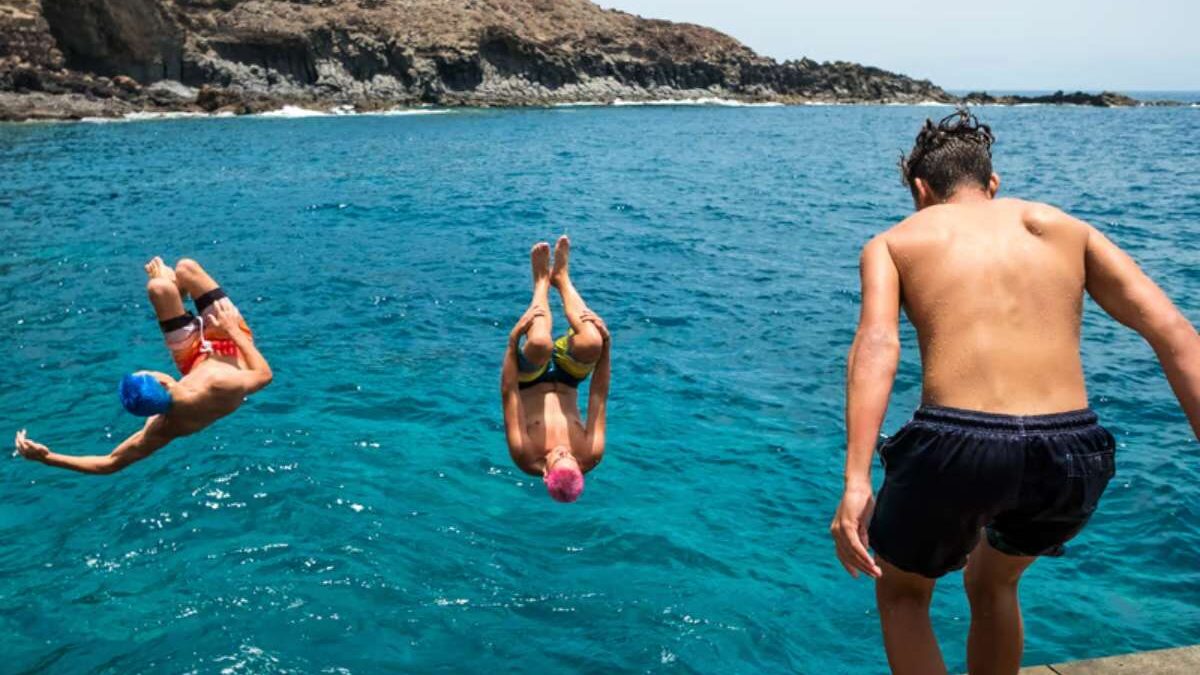 peut on se baigner aux canaries en mars